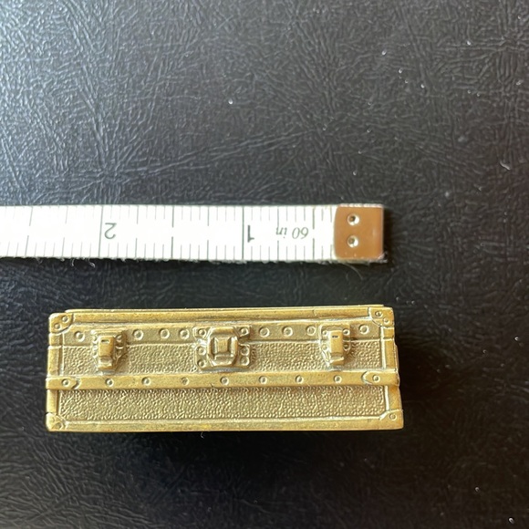 Louis Vuitton trunk paperweight. - Picture 10 of 12